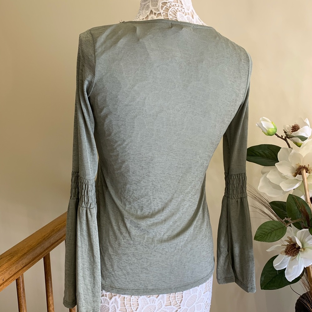 Ultra flirt woman’s long sleeves green shirt sz XS - Picture 3 of 4